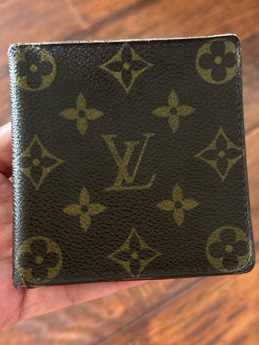 Louis Vuitton MEN’s BIFOLD Wallet -